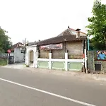 Oyo 4016 Tan Jokteng Guest House